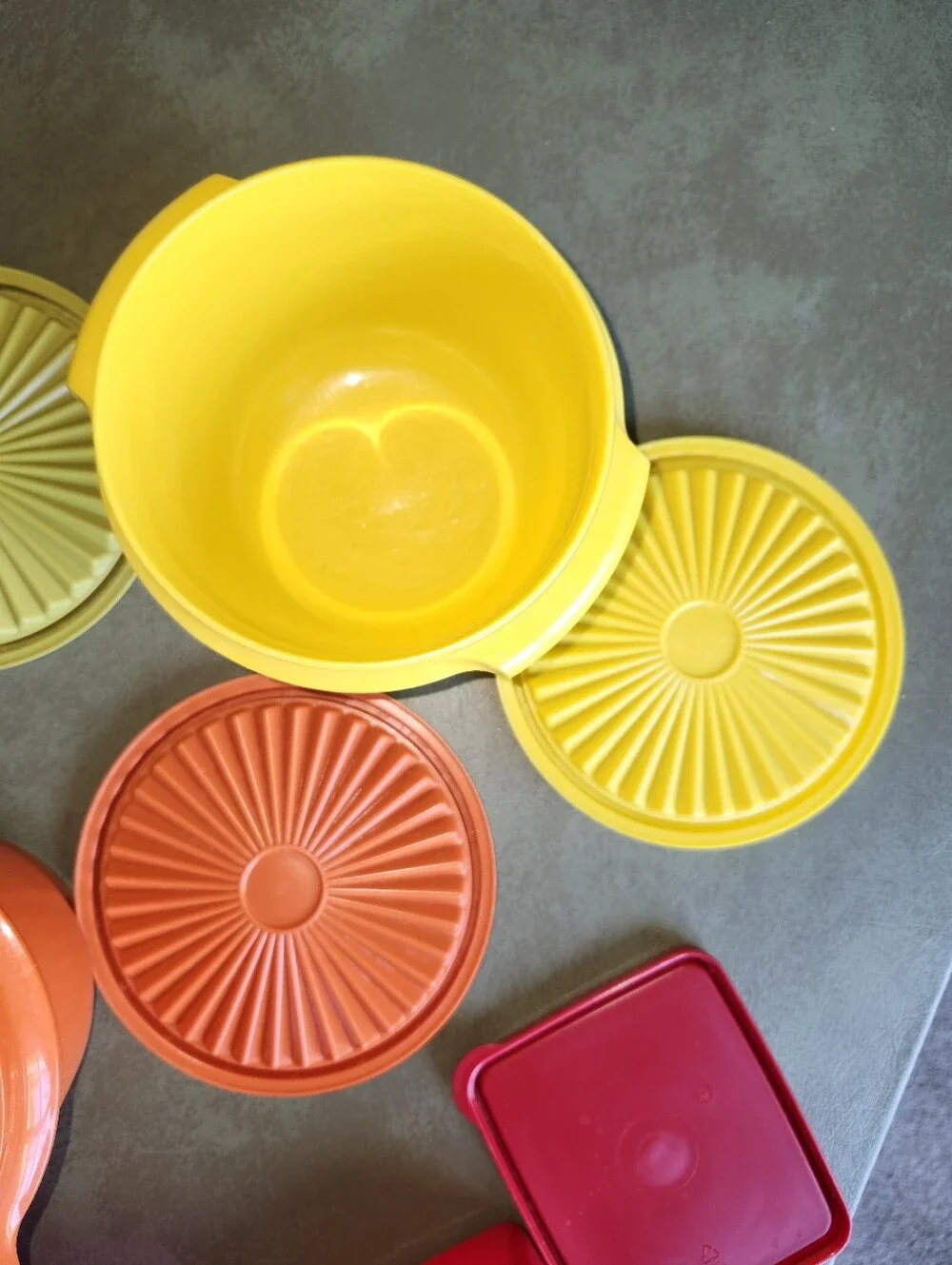 14 Pieces Of Tupperware